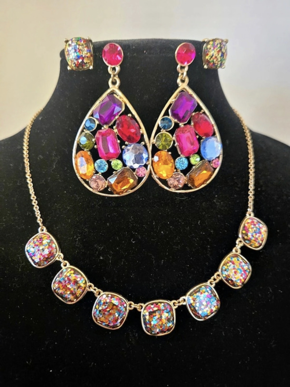 Liz Claiborne Multicolor Statement Jewelry Set Like New